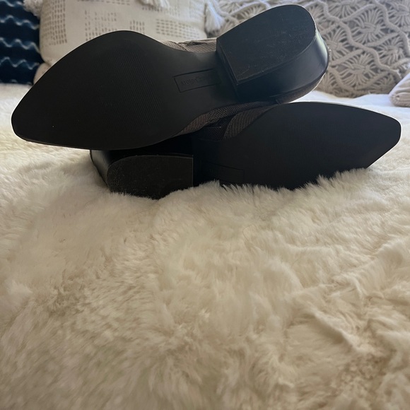 Faux Lizard Skin Booties - size 9.5M - Picture 3 of 4